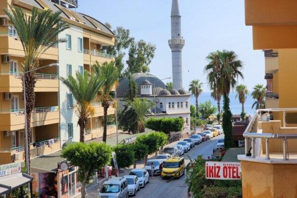 2+1 FLAT FOR SALE IN KIZLARPINARI, ALANYA, 100 METERS TO THE SEA, SUITABLE FOR RESIDENCE