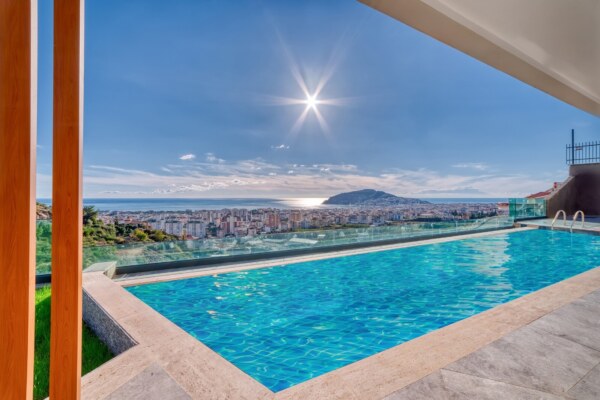 ULTRA LUXURY VILLA FOR SALE IN ALANYA, COMPLIANT WITH CITIZENSHIP