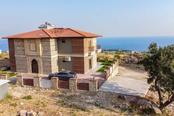 Alanya İncekum Taş Villa Sumaklı Villa for Sale Suitable for Citizenship