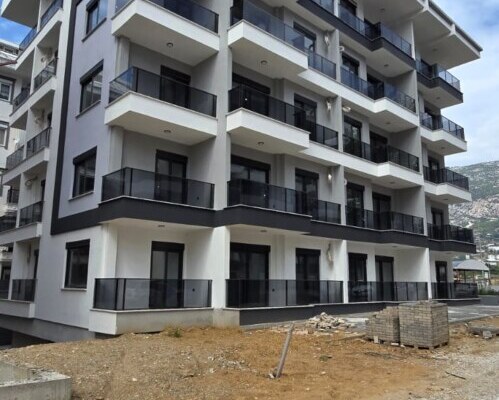 1+1 Apartment for Sale with Large Usage Area in Alanya Mahmutlar