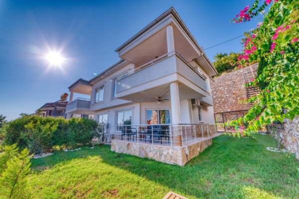 Alanya Bektaş'da Full Deniz Manzaralı Satılık Eşyalı Lüks Villa