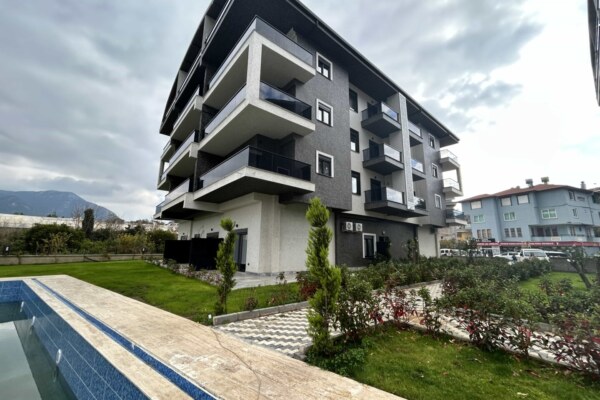 3+1 Apartment for Sale in Alanya Oba Neighborhood Suitable for Credit