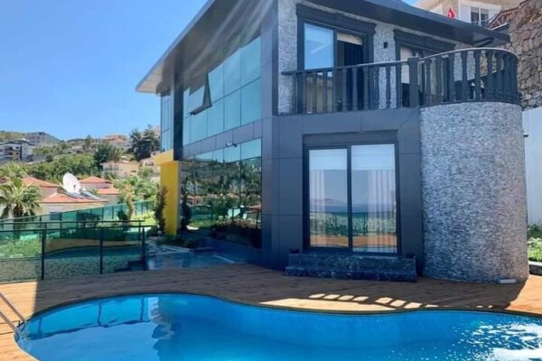 Luxury villa for sale with sea view in Alanya Kargıcak